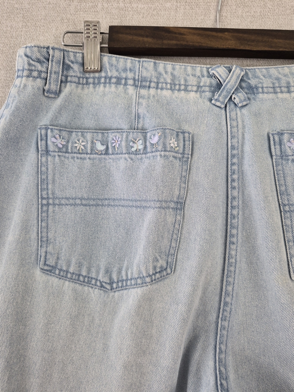 Christopher & Banks Size 12 Cropped Capri Jeans Light Wash Embroidered SKU0332 - Picture 12 of 14